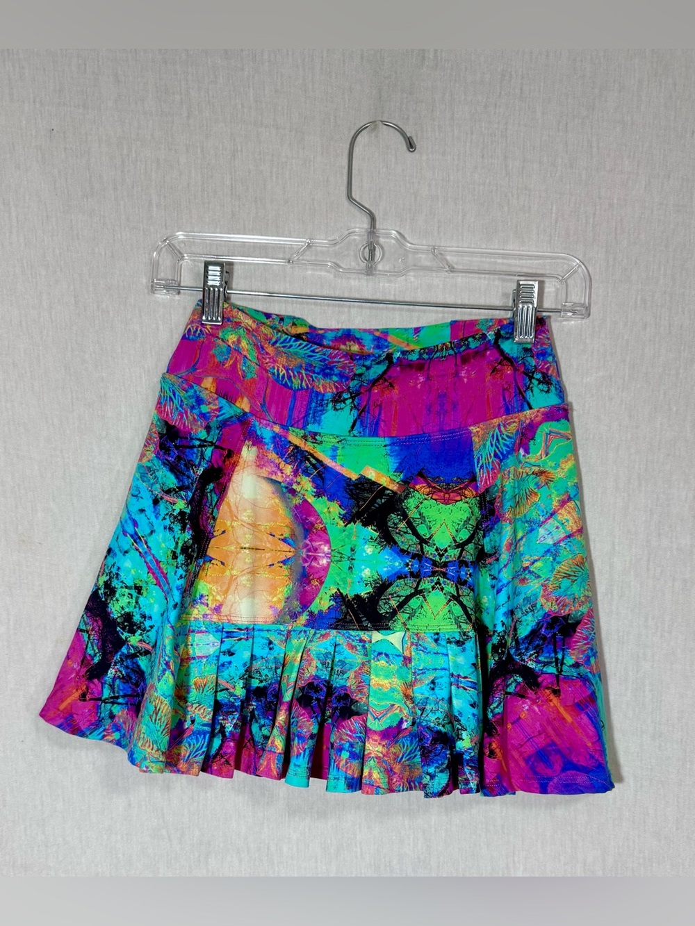 Donna Jo size 1 (XS) Vibrant Multicolor Printed Pleated Skirt with hidden shorts